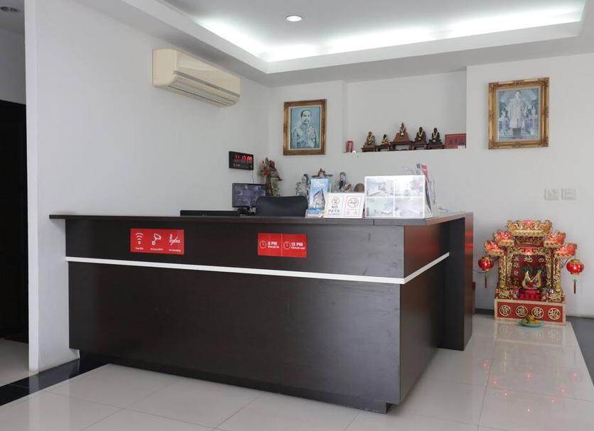 Front desk Photo