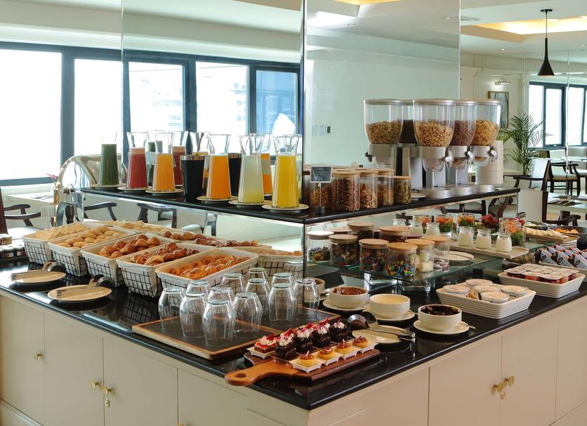 Buffet Photo