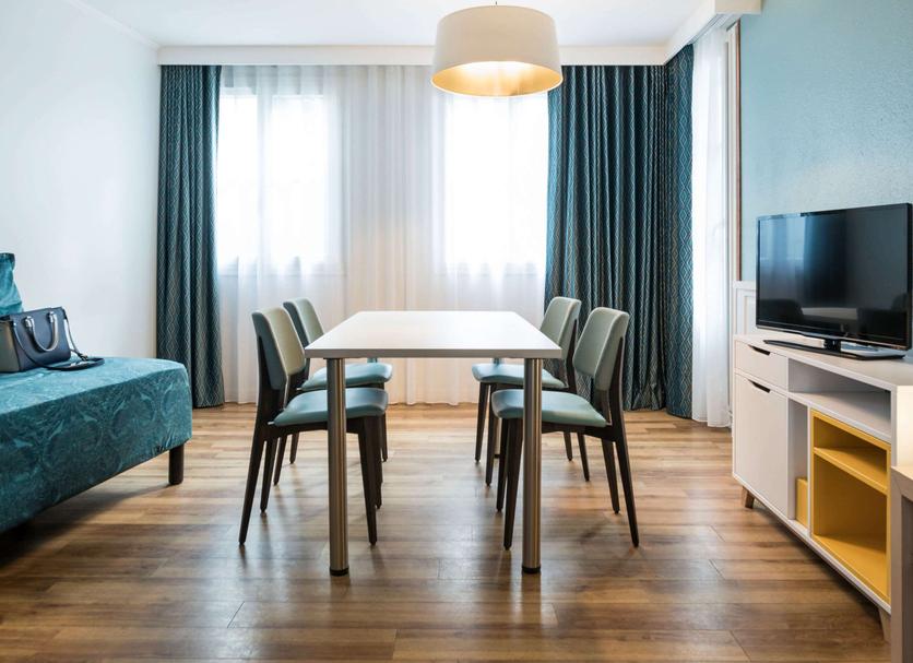Dining room Photo