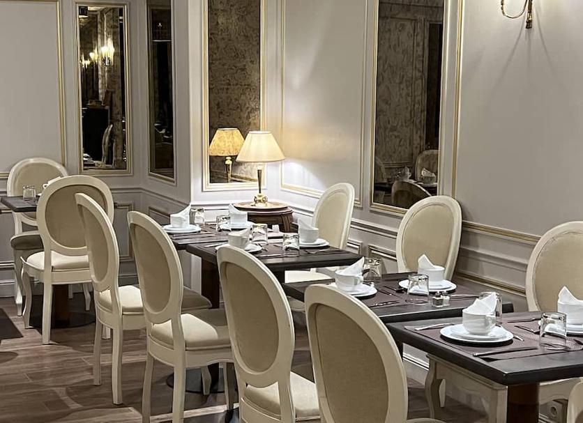 Restaurant Photo