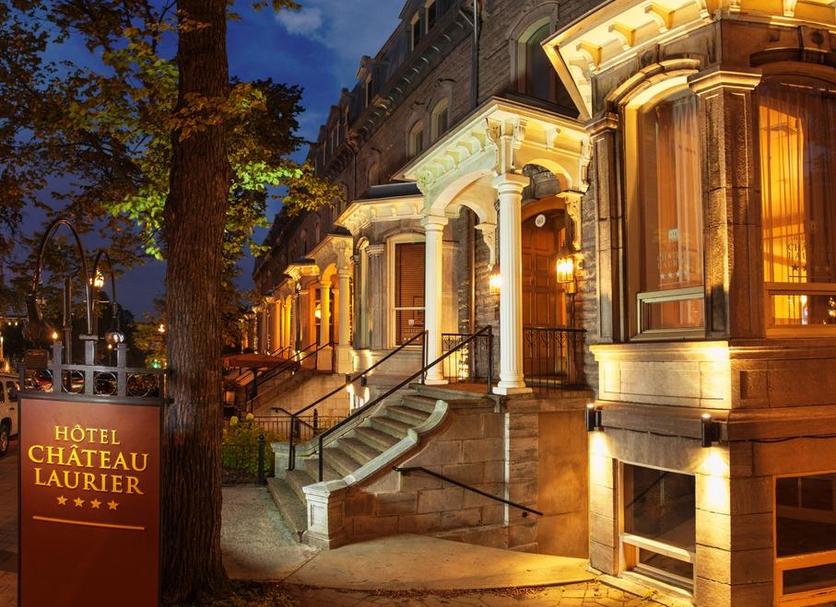 Hotel entrance Photo