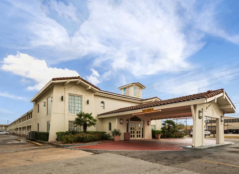 Hotel entrance Photo