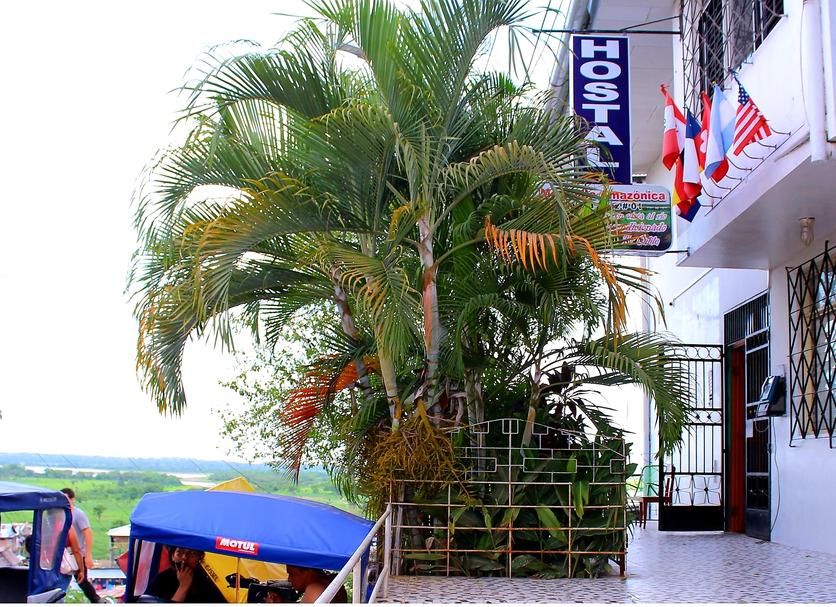 Hotel entrance Photo