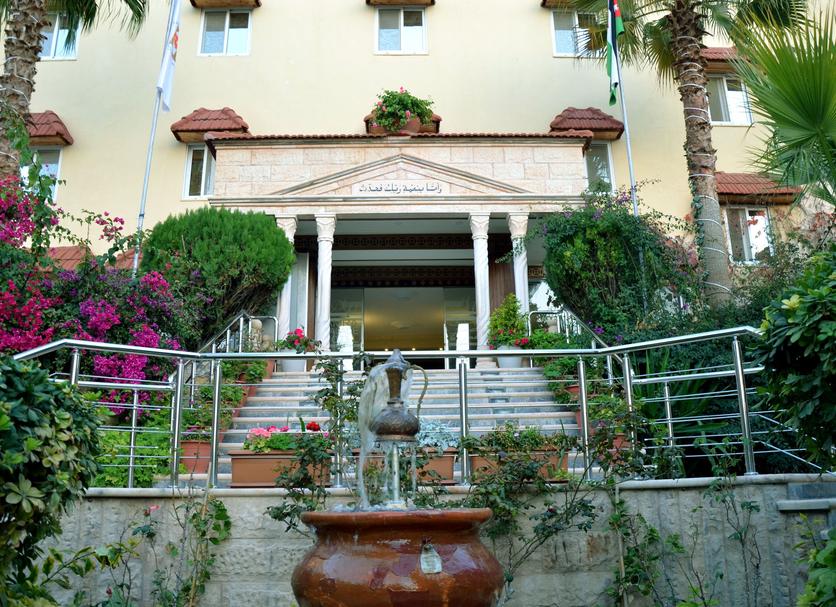 Hotel entrance Photo