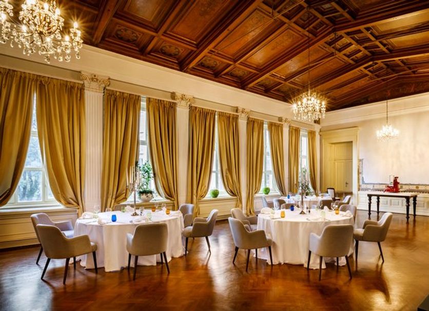 Banquet hall Photo
