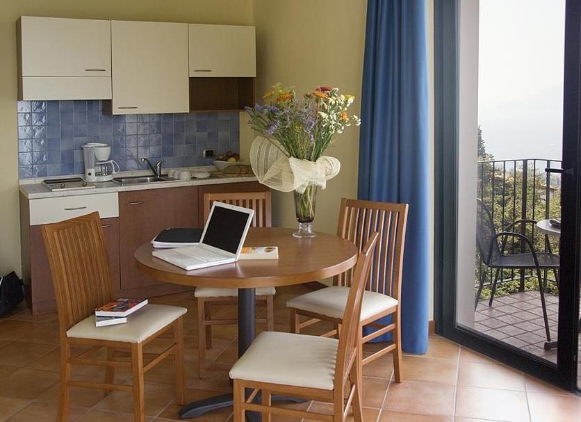 Dining room Photo