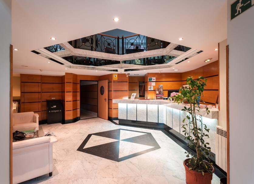 Front desk Photo