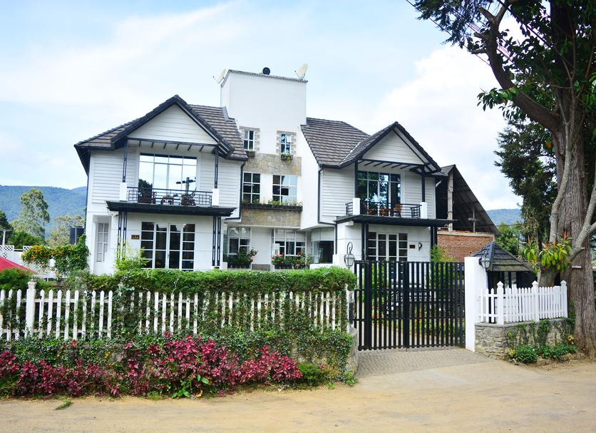 Hotel entrance Photo